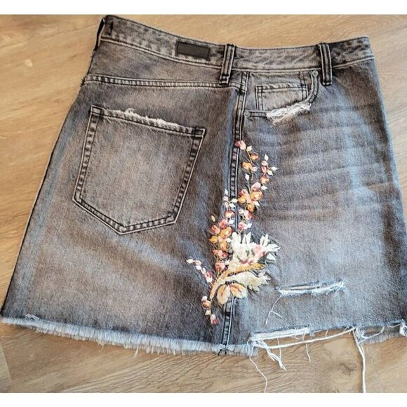 Abercrombie denim distressed mini skirt jean 31" waist gray & floral boho New - Picture 2 of 6